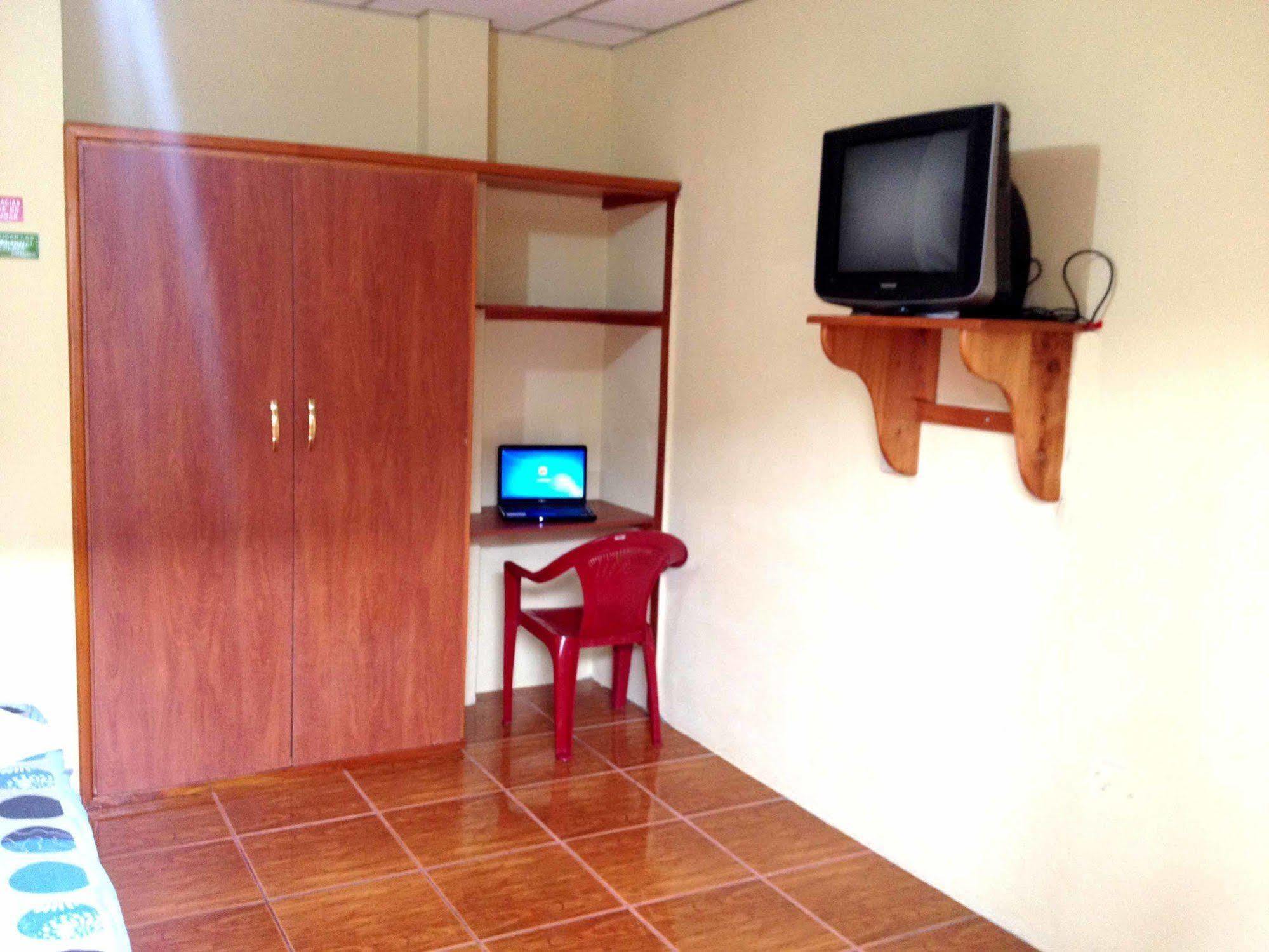 Hospedaje Germania Puerto Ayora  Exterior photo