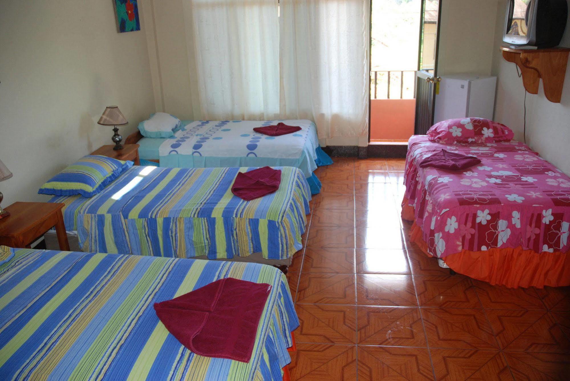 Hospedaje Germania Puerto Ayora  Exterior photo